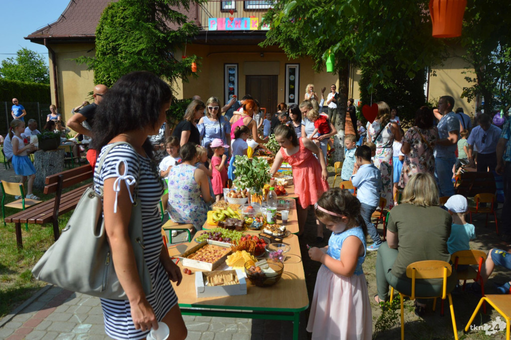 Kolorowy piknik rodzinny w Przedszkolu nr 1 [zdjęcia]