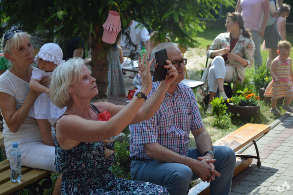 Kolorowy piknik rodzinny w Przedszkolu nr 1 [zdjęcia]