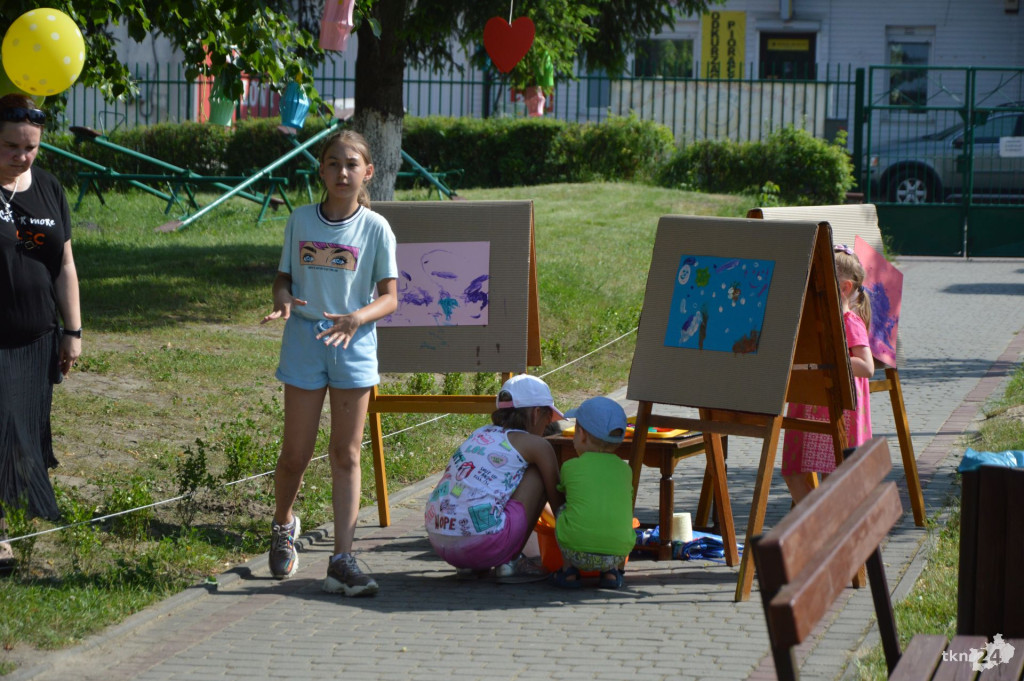 Kolorowy piknik rodzinny w Przedszkolu nr 1 [zdjęcia]