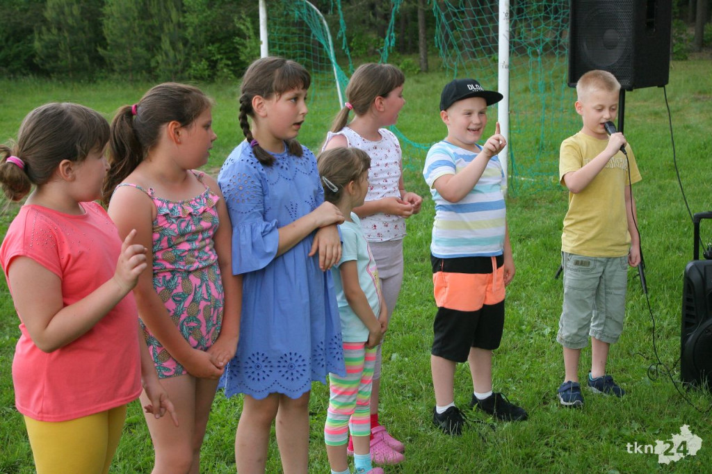 Integracyjna zabawa mieszkańców Nieświnia [wideo, zdjęcia]