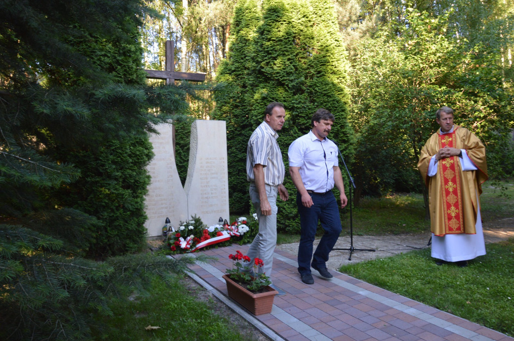 W hołdzie rozstrzelanym mieszkańcom Smarkowa i Koziej Woli [zdjęcia]