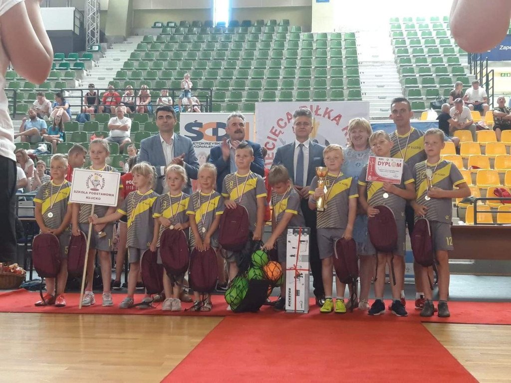 Mała szkoła z Kłucka w wielkim finale prestiżowego turnieju! [zdjęcia]