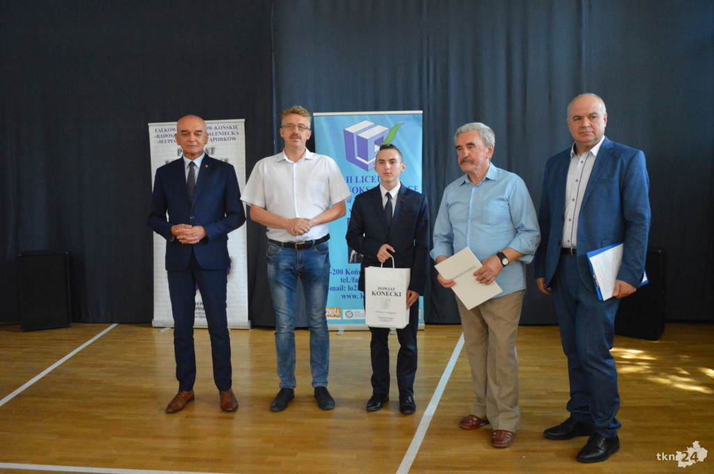Rozdano stypendia dla uczniów szkół ponadgimnazjalnych [zdjęcia, wideo]