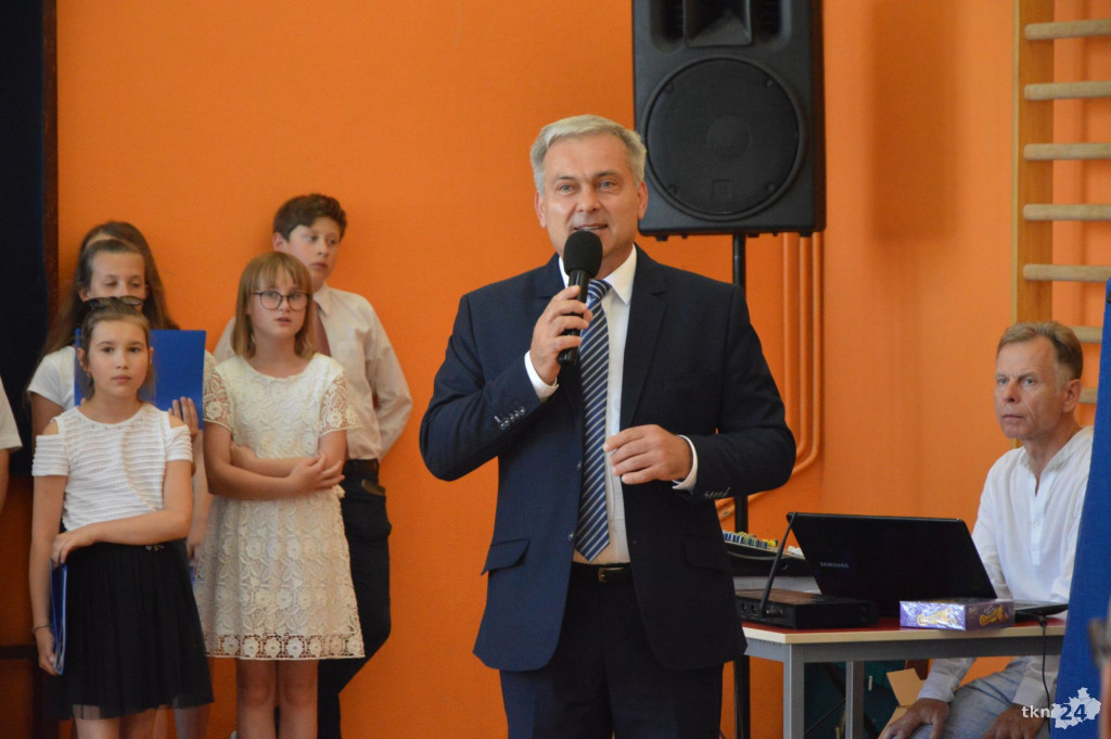 Uczniowie mają już wakacje! Z kamerą odwiedziliśmy nasze szkoły [wideo, zdjęcia]