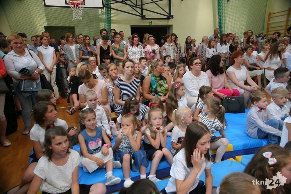 Uczniowie mają już wakacje! Z kamerą odwiedziliśmy nasze szkoły [wideo, zdjęcia]