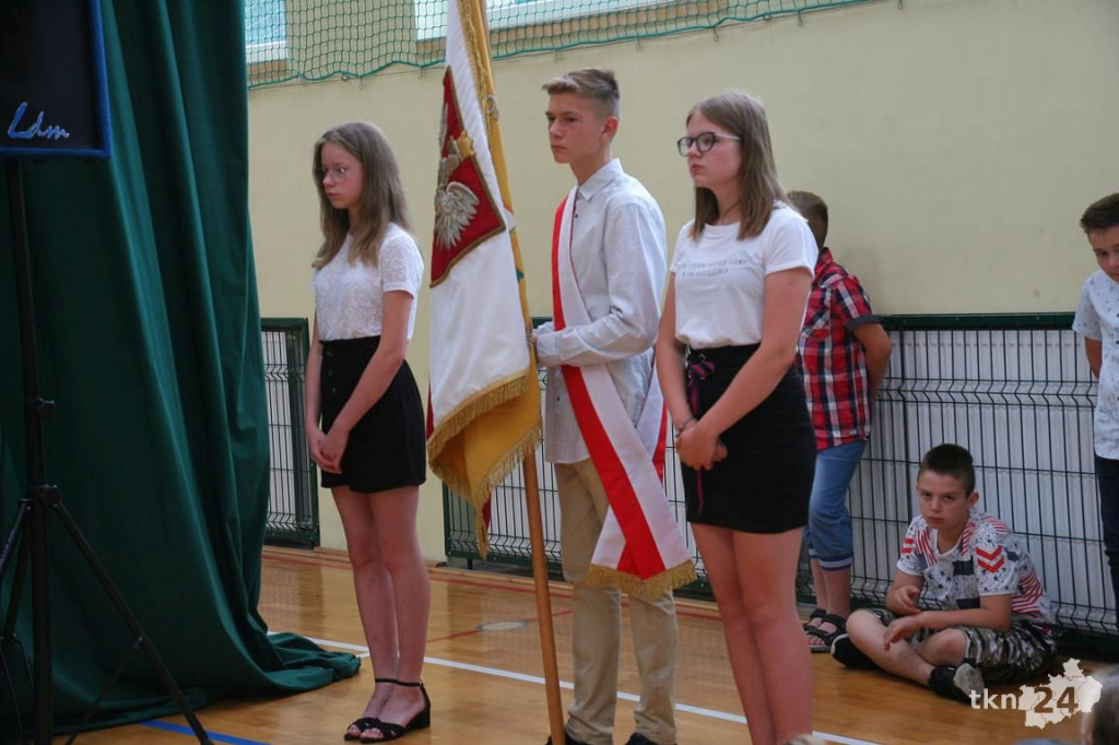Uczniowie mają już wakacje! Z kamerą odwiedziliśmy nasze szkoły [wideo, zdjęcia]