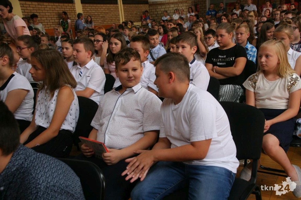 Uczniowie mają już wakacje! Z kamerą odwiedziliśmy nasze szkoły [wideo, zdjęcia]