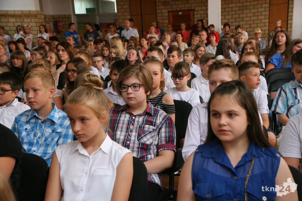Uczniowie mają już wakacje! Z kamerą odwiedziliśmy nasze szkoły [wideo, zdjęcia]
