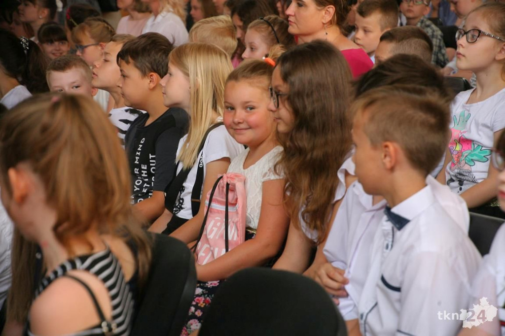 Uczniowie mają już wakacje! Z kamerą odwiedziliśmy nasze szkoły [wideo, zdjęcia]