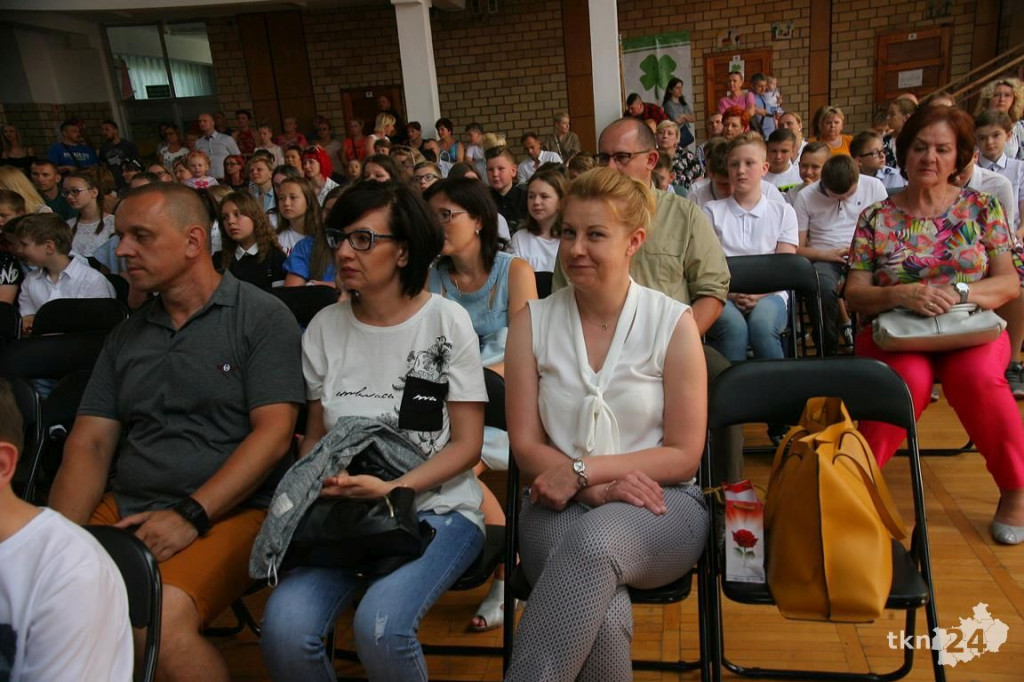 Uczniowie mają już wakacje! Z kamerą odwiedziliśmy nasze szkoły [wideo, zdjęcia]