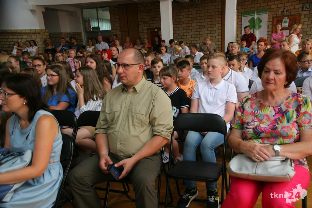 Uczniowie mają już wakacje! Z kamerą odwiedziliśmy nasze szkoły [wideo, zdjęcia]