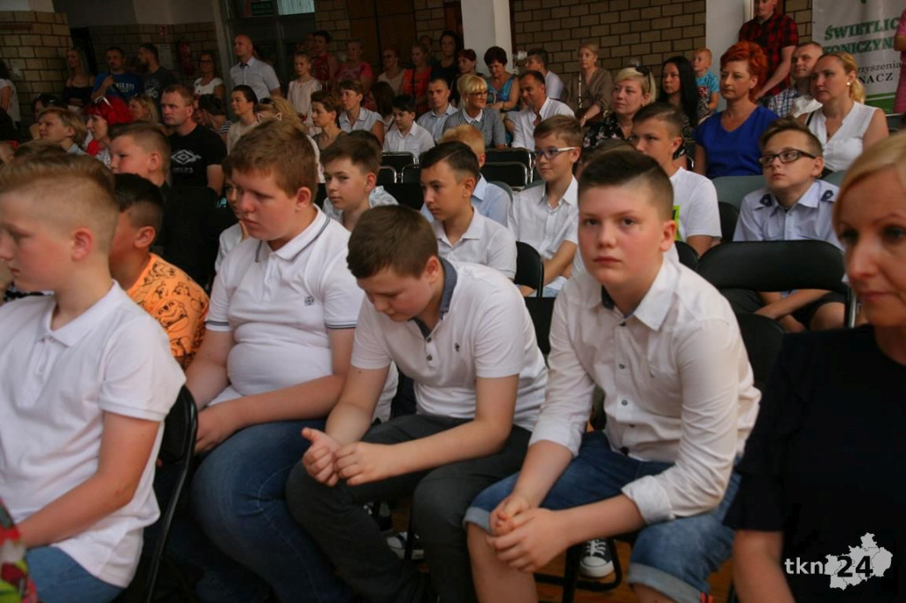 Uczniowie mają już wakacje! Z kamerą odwiedziliśmy nasze szkoły [wideo, zdjęcia]