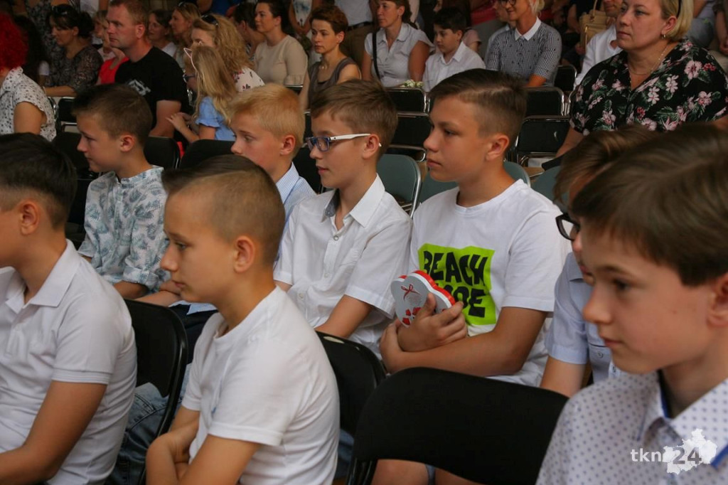 Uczniowie mają już wakacje! Z kamerą odwiedziliśmy nasze szkoły [wideo, zdjęcia]