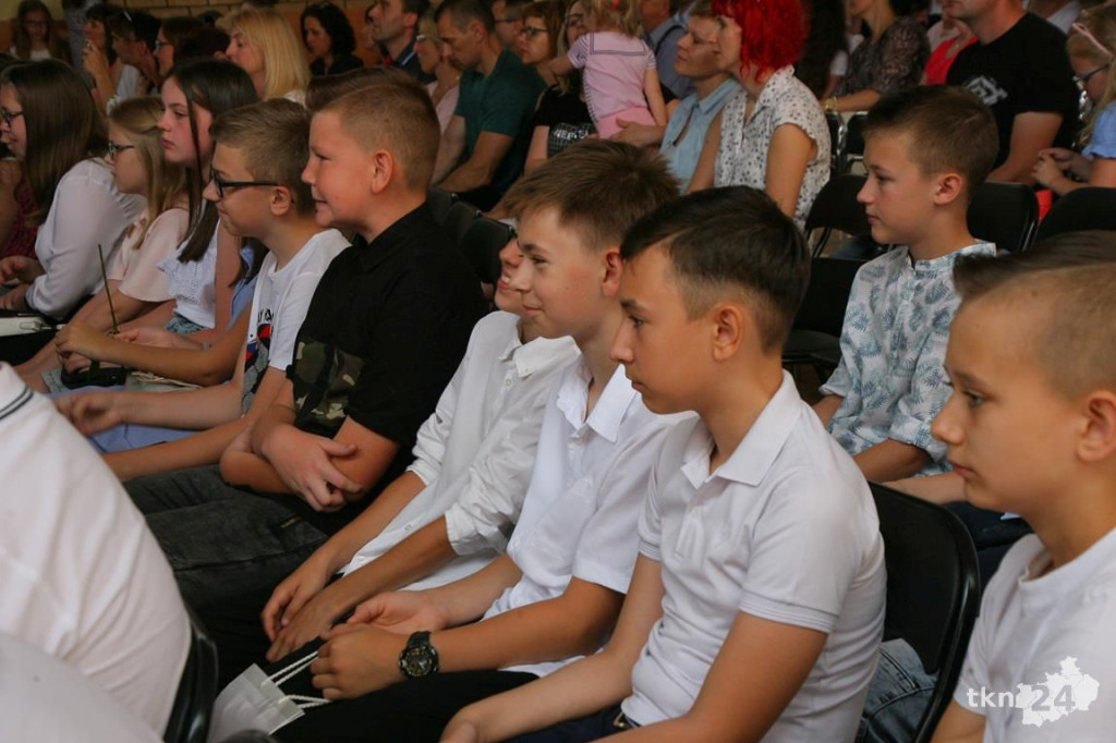 Uczniowie mają już wakacje! Z kamerą odwiedziliśmy nasze szkoły [wideo, zdjęcia]