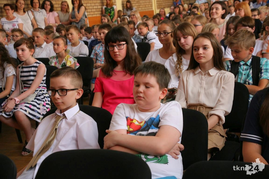 Uczniowie mają już wakacje! Z kamerą odwiedziliśmy nasze szkoły [wideo, zdjęcia]