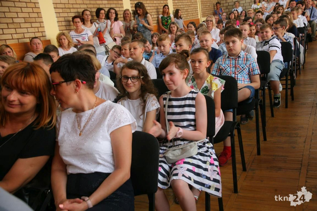 Uczniowie mają już wakacje! Z kamerą odwiedziliśmy nasze szkoły [wideo, zdjęcia]