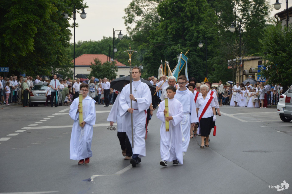 Wierni uczestniczyli w procesji na uroczystość Bożego Ciała [wideo, zdjęcia]