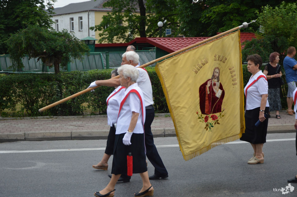 Wierni uczestniczyli w procesji na uroczystość Bożego Ciała [wideo, zdjęcia]