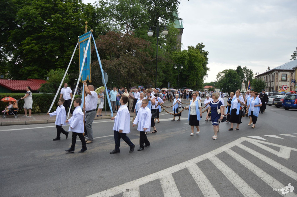 Wierni uczestniczyli w procesji na uroczystość Bożego Ciała [wideo, zdjęcia]