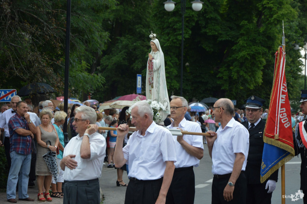 Wierni uczestniczyli w procesji na uroczystość Bożego Ciała [wideo, zdjęcia]