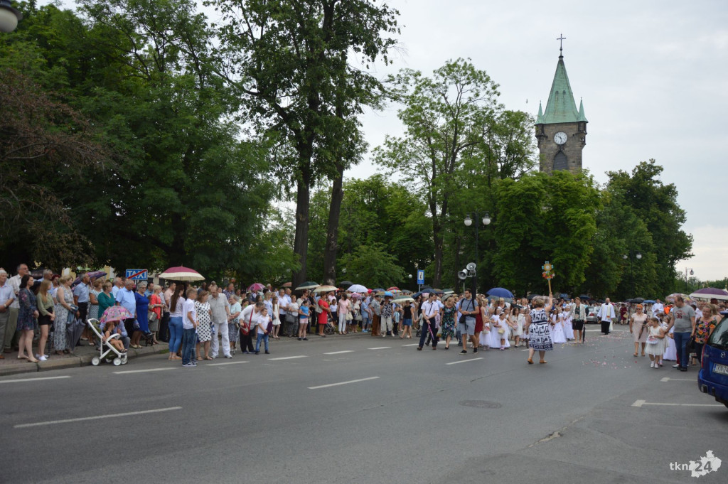 Wierni uczestniczyli w procesji na uroczystość Bożego Ciała [wideo, zdjęcia]