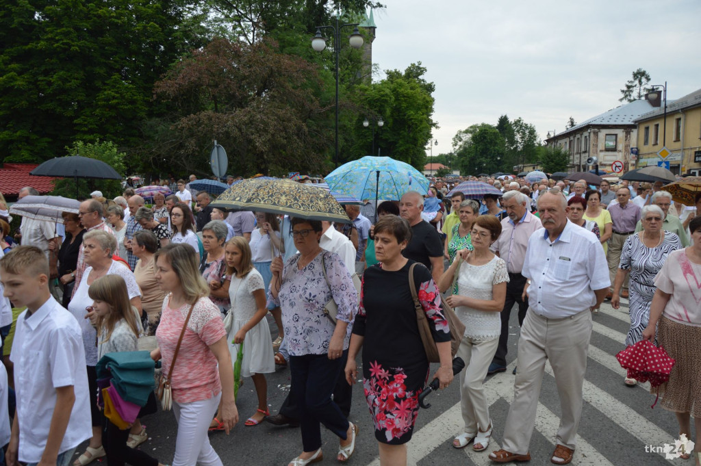 Wierni uczestniczyli w procesji na uroczystość Bożego Ciała [wideo, zdjęcia]
