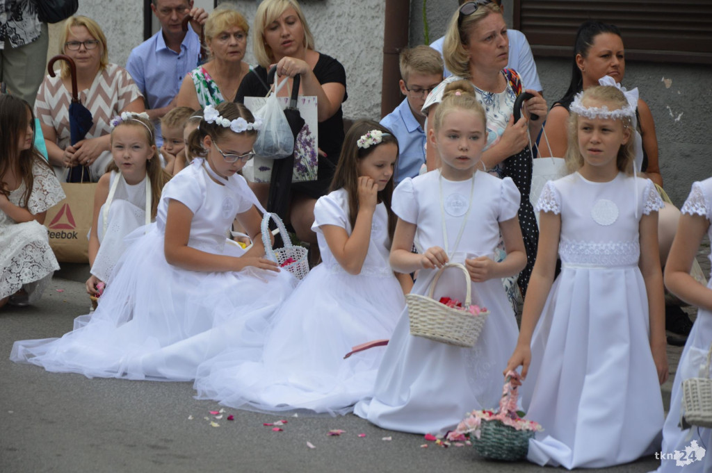 Wierni uczestniczyli w procesji na uroczystość Bożego Ciała [wideo, zdjęcia]