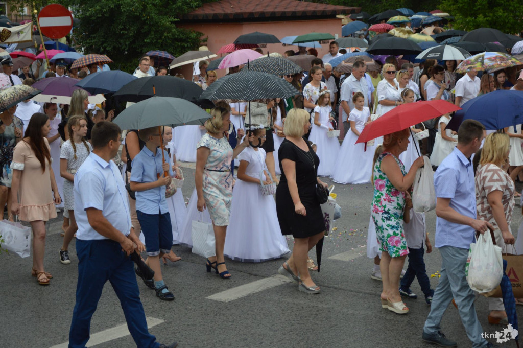 Wierni uczestniczyli w procesji na uroczystość Bożego Ciała [wideo, zdjęcia]