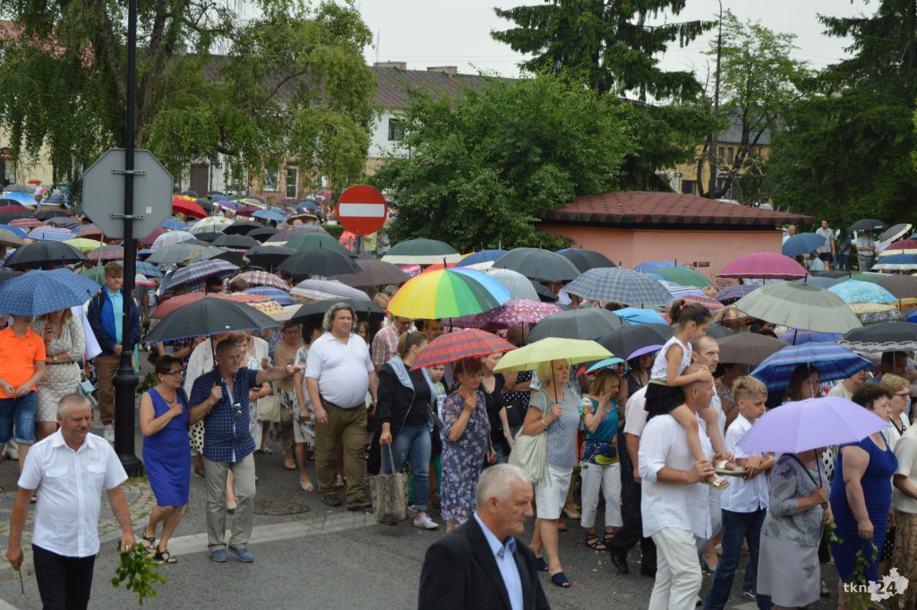 Wierni uczestniczyli w procesji na uroczystość Bożego Ciała [wideo, zdjęcia]