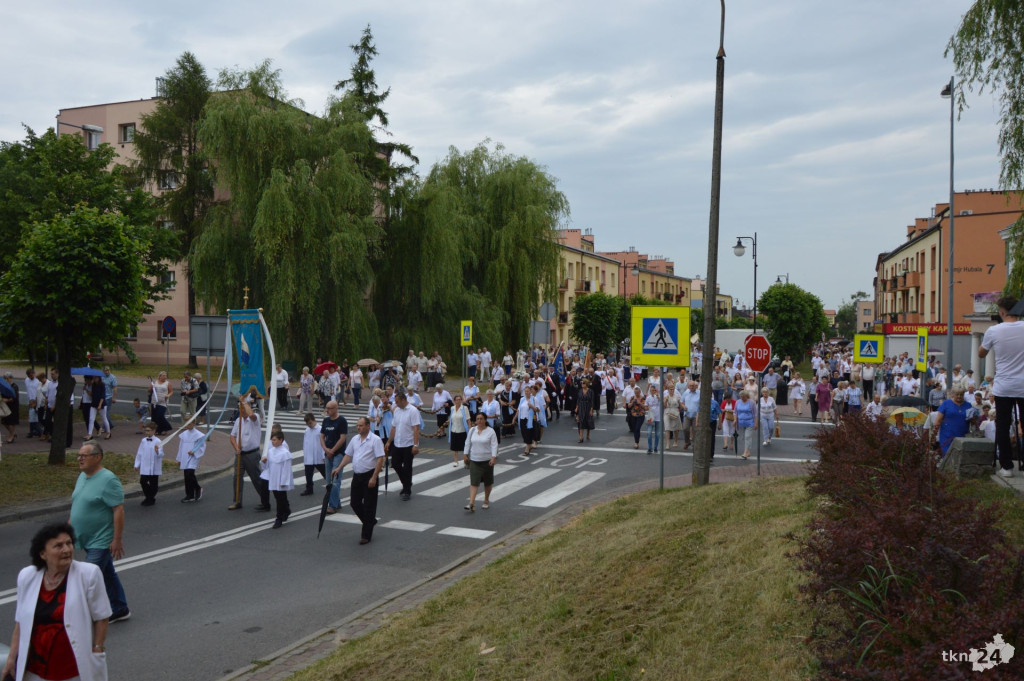 Wierni uczestniczyli w procesji na uroczystość Bożego Ciała [wideo, zdjęcia]