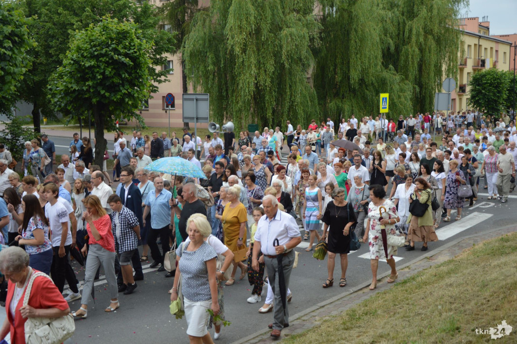 Wierni uczestniczyli w procesji na uroczystość Bożego Ciała [wideo, zdjęcia]