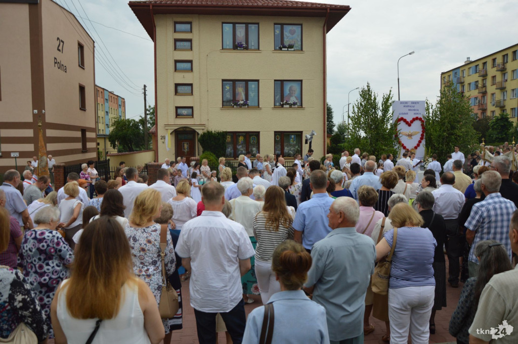 Wierni uczestniczyli w procesji na uroczystość Bożego Ciała [wideo, zdjęcia]