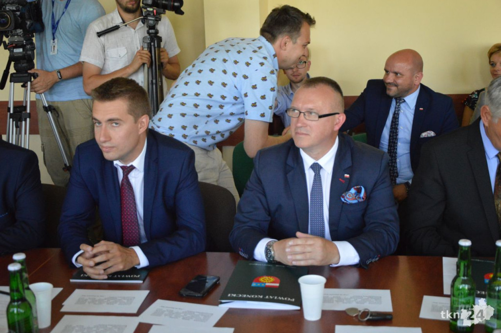 Zmiany! Starosta Piec, wice Skowron, Kowalczyk przewodniczącym! [WIDEO]