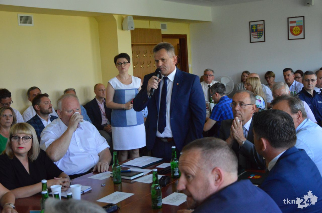 NA ŻYWO: Grzegorz Piec starostą koneckim! Skowron wicestarostą. Zbigniew Kowalczyk szefem rady