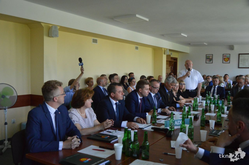 NA ŻYWO: Grzegorz Piec starostą koneckim! Skowron wicestarostą. Zbigniew Kowalczyk szefem rady