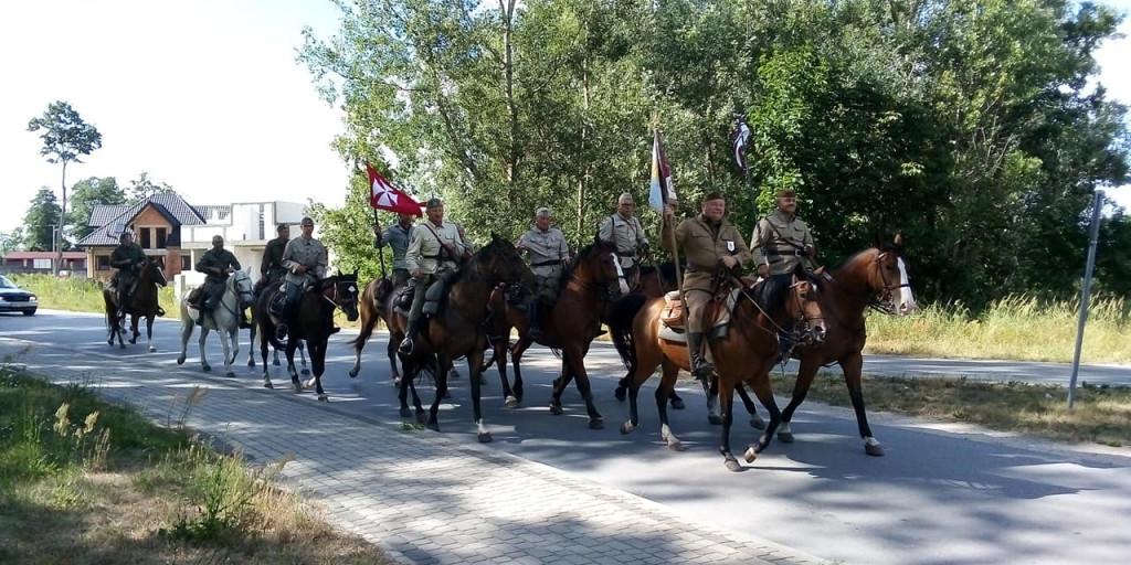 Przez gminę Fałków przeszła konna pielgrzymka. Zobaczcie zdjęcia