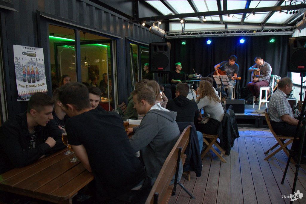 Muzyczne klasyki w wykonaniu Back to Blues w koneckiej Piecowni [wideo, zdjęcia]
