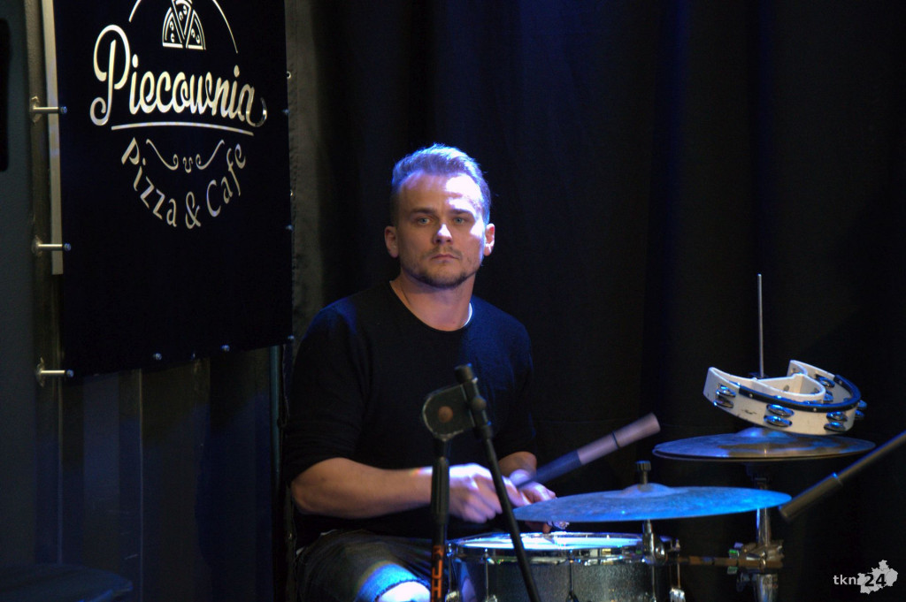Muzyczne klasyki w wykonaniu Back to Blues w koneckiej Piecowni [wideo, zdjęcia]