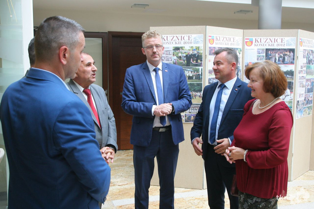 Nagrody i historia zdominowały pierwszy dzień Kuźnic Koneckich 2019 [wideo, zdjęcia]