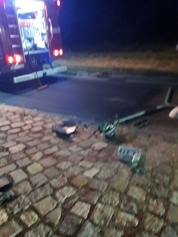 Nocna kolizja na Sielpi [zdjęcia]
