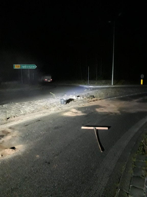 Nocna kolizja na Sielpi [zdjęcia]