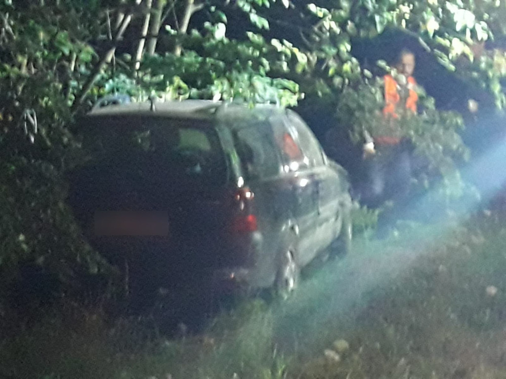 Potrącenie pieszego i zderzenie aut na drodze Końskie - Gowarczów [zdjęcia]