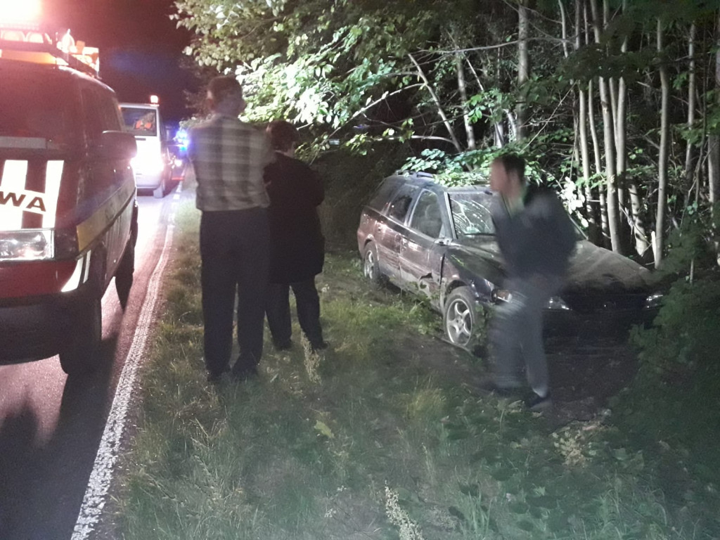 Potrącenie pieszego i zderzenie aut na drodze Końskie - Gowarczów [zdjęcia]