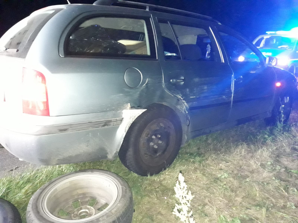 Potrącenie pieszego i zderzenie aut na drodze Końskie - Gowarczów [zdjęcia]