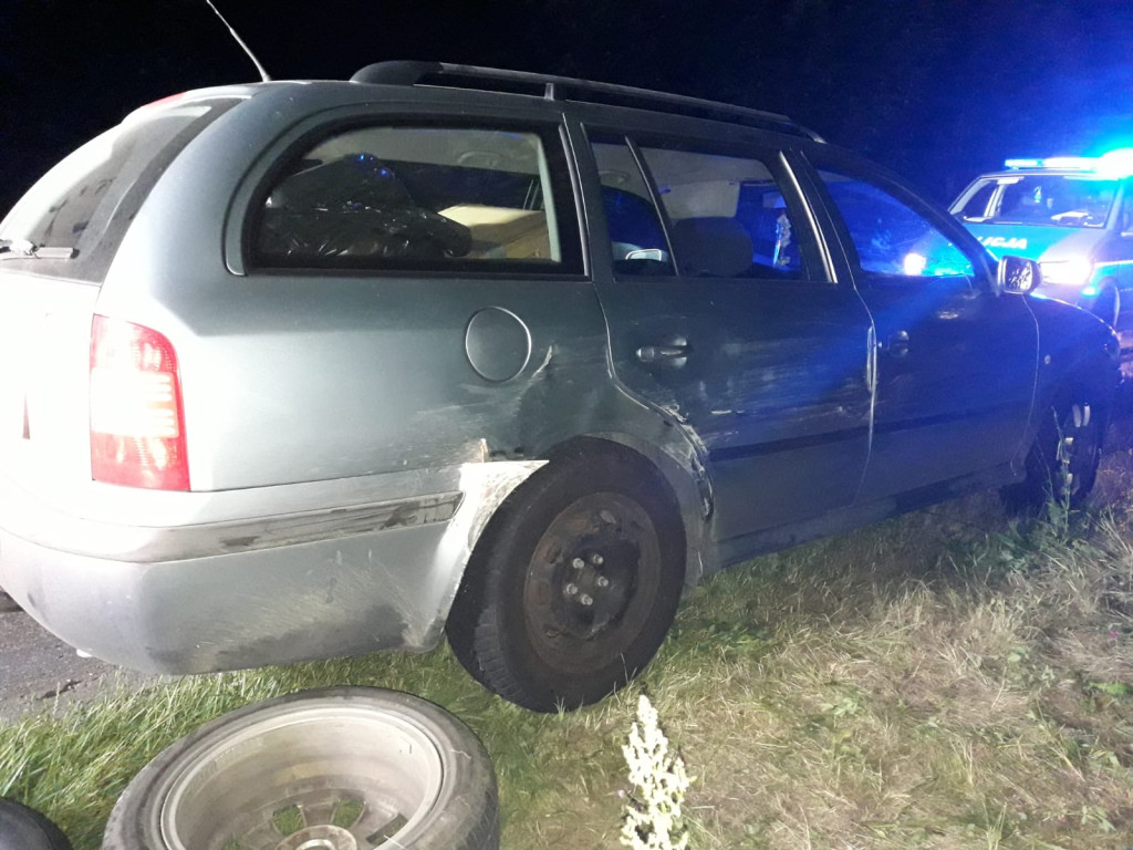 Potrącenie pieszego i zderzenie aut na drodze Końskie - Gowarczów [zdjęcia]