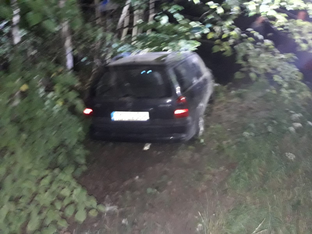 Potrącenie pieszego i zderzenie aut na drodze Końskie - Gowarczów [zdjęcia]