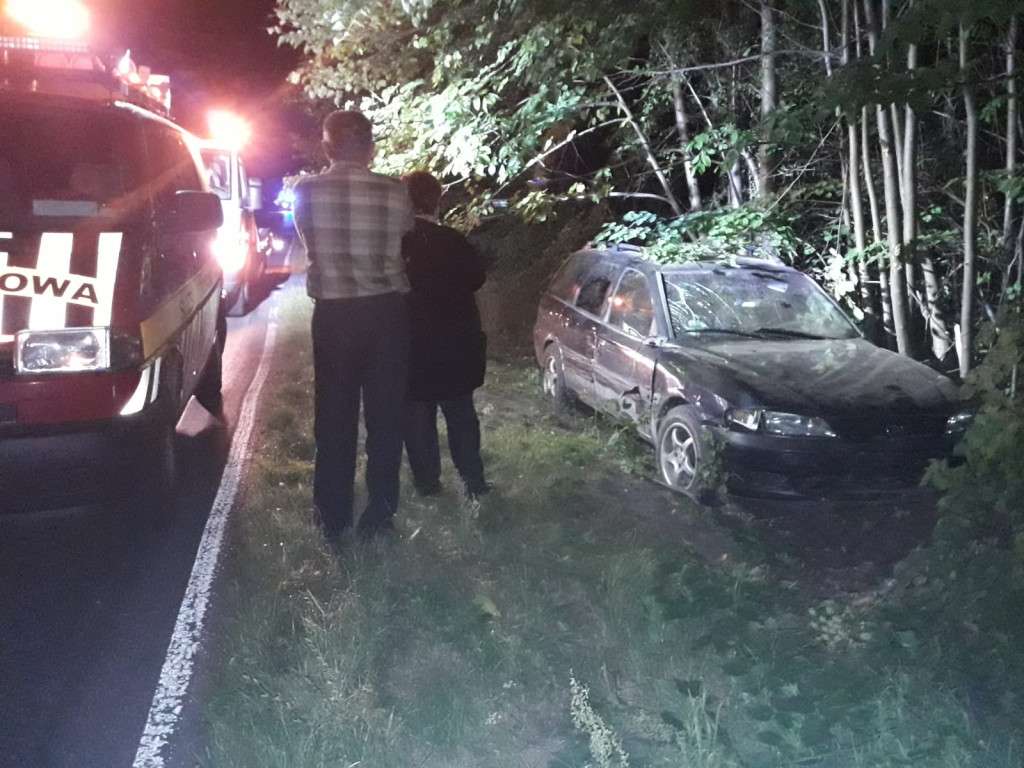 Potrącenie pieszego i zderzenie aut na drodze Końskie - Gowarczów [zdjęcia]