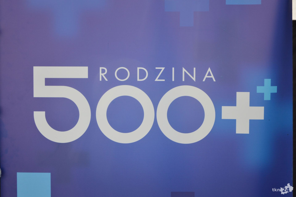 Wojewoda Świętokrzyski promowała w Końskich program 500+ [wideo, zdjęcia]