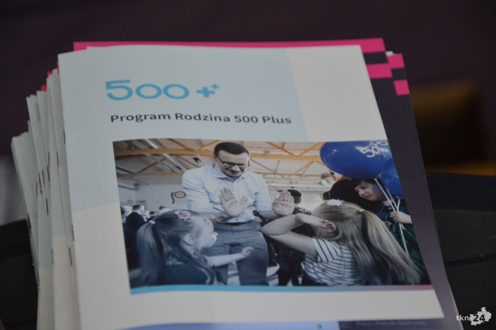 Wojewoda Świętokrzyski promowała w Końskich program 500+ [wideo, zdjęcia]