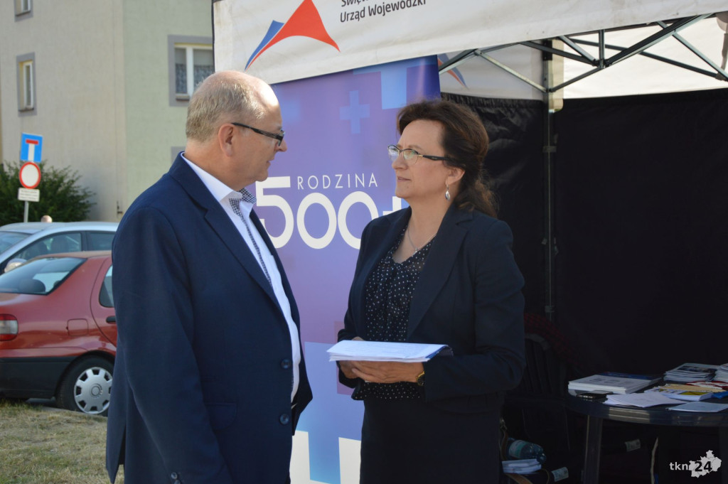 Wojewoda Świętokrzyski promowała w Końskich program 500+ [wideo, zdjęcia]